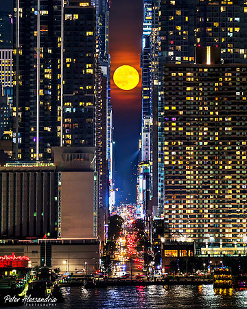 Moonhattanhenge